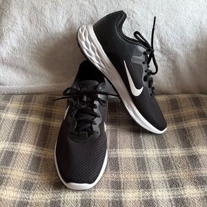 Nike Revolution 6 Next Nature running shoes in black and white Size 9.5